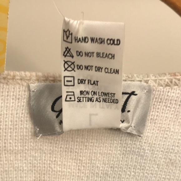 Floral Design Sweater Shirt- Gabriella T - Picture 4 of 8